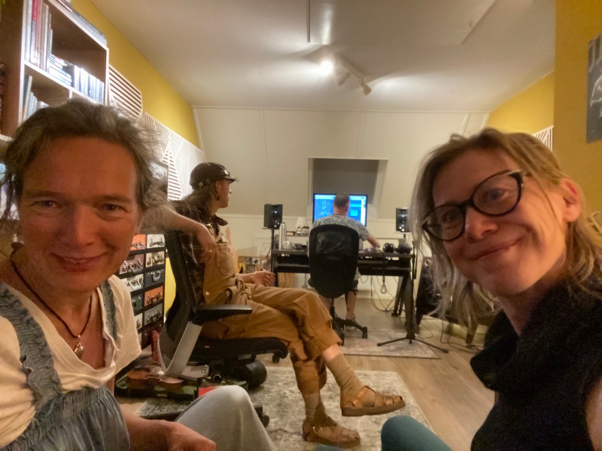 In Ruud Hermans's studio with Silvia Fledderus and Joshua ten Doornkaat. I Photo: Silvia Fledderus.