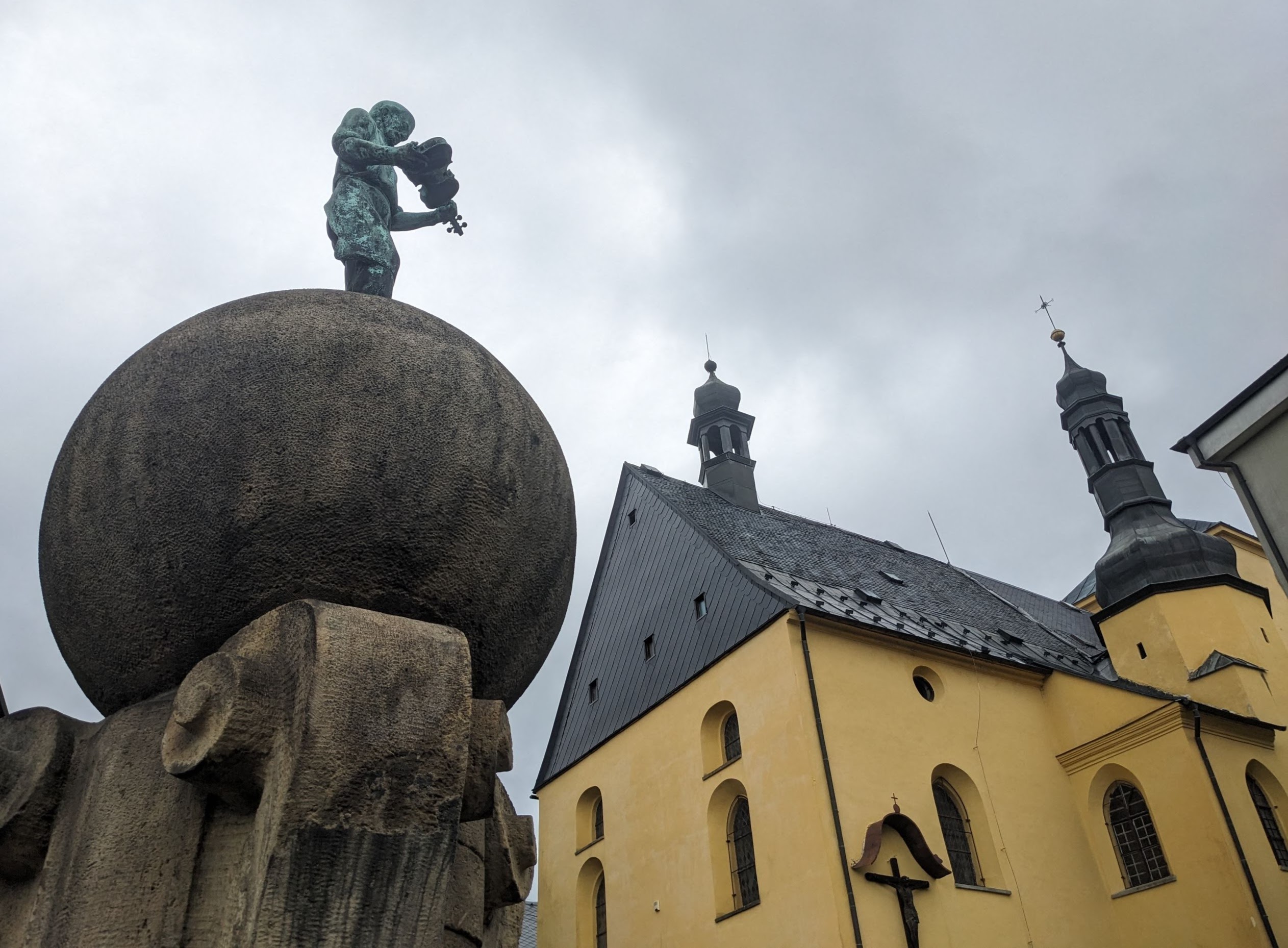 Luby and Markneukirchen are related towns, which is why they both have a statue of a violin maker | Photo: Honza Bartošek