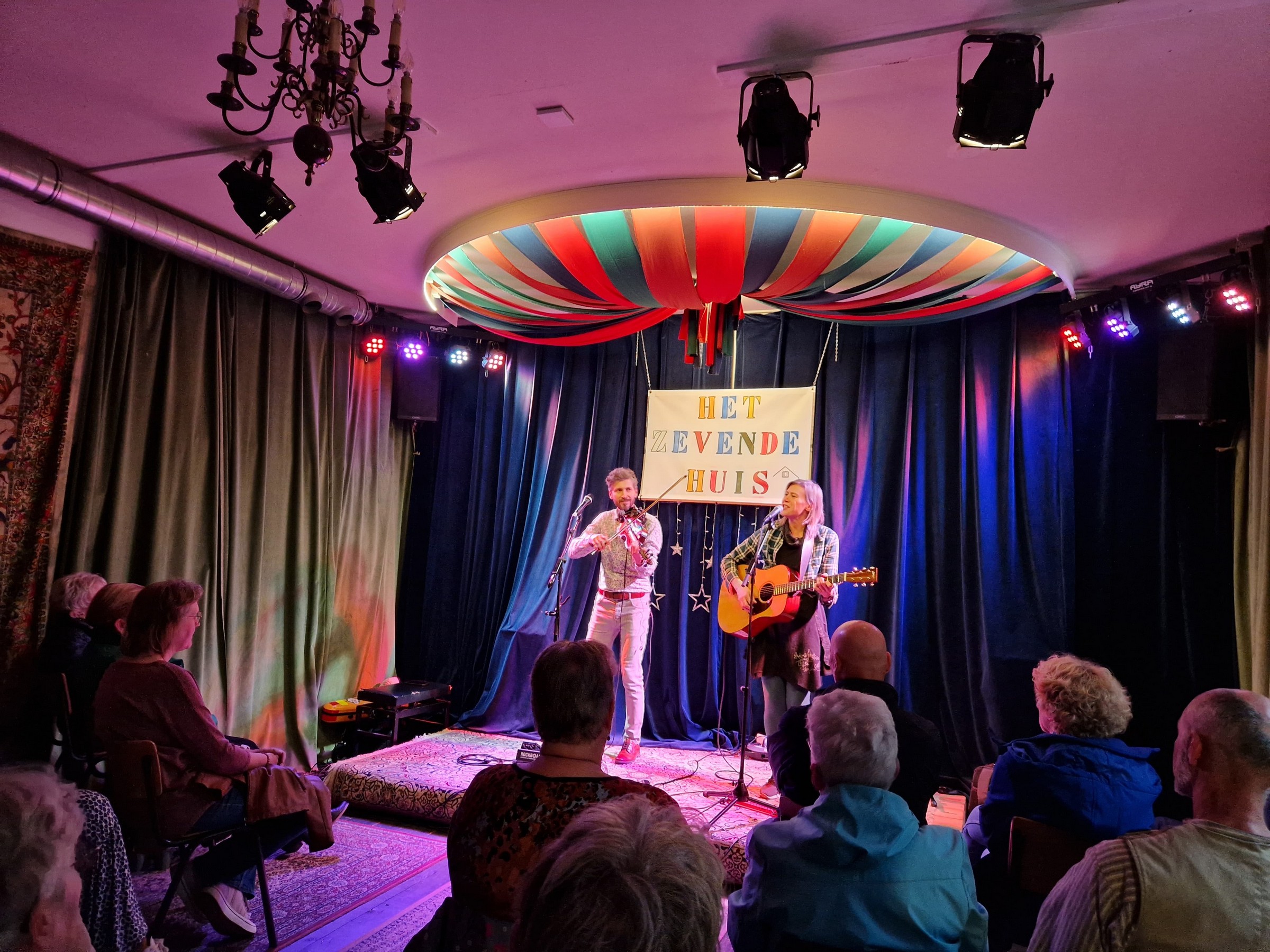 Loes and Honza performing in Het Zevende Huis. I Photo: Cathelijne de Maat.