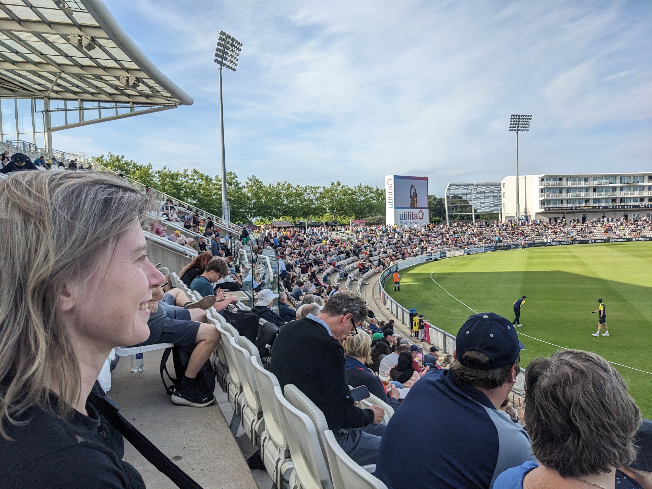 Is Loes a cricket fan now? | Photo: Honza Bartošek