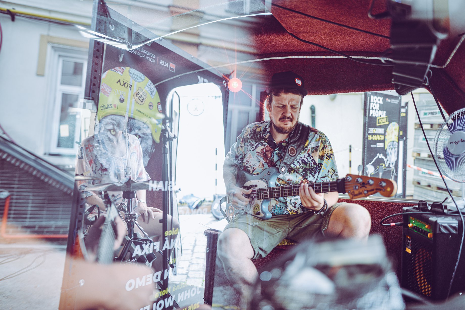 From the concert in a mobile live jukebox in the Staropramen brewery in Prague | Photo: archive of Gaia Mesiah