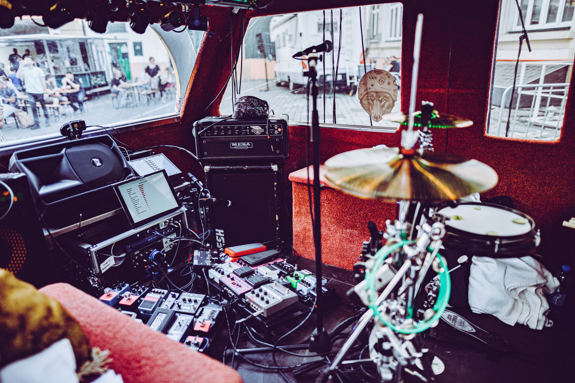 From the preparations of the concert in a mobile live jukebox in the Staropramen brewery in Prague | Photo: archive of Gaia Mesiah 