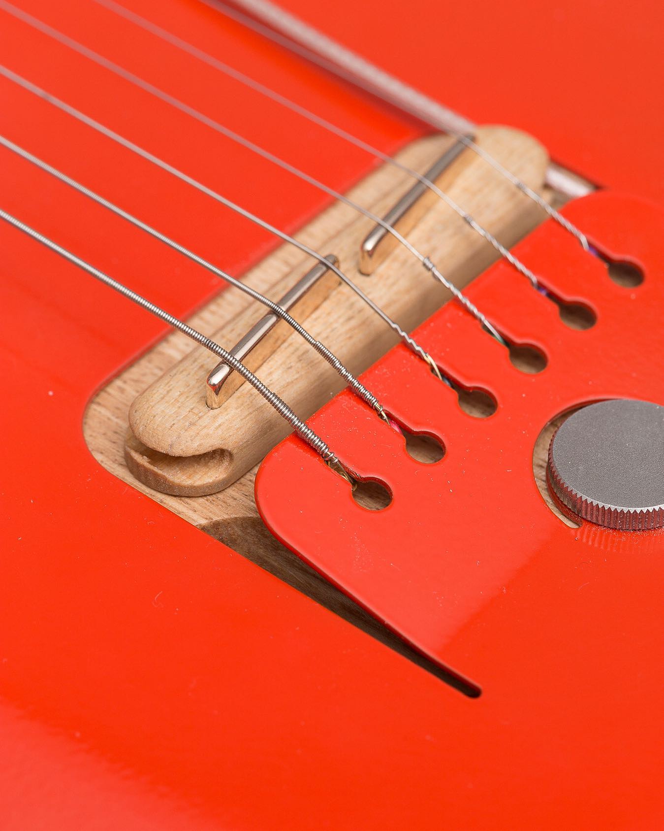 The Cosmo bridge resembles an acoustic guitar rather than a conventional electric guitar