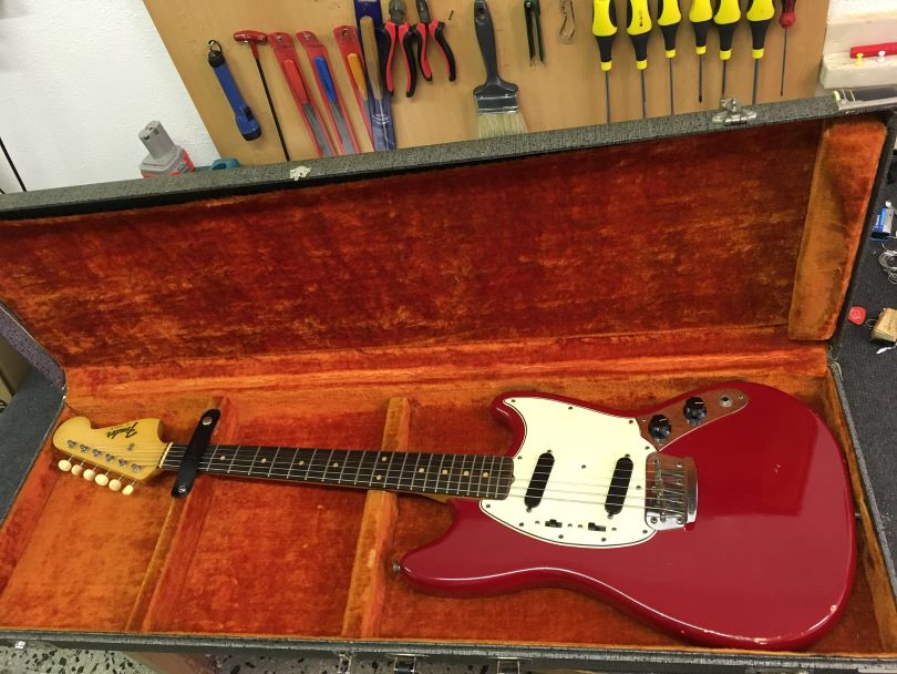 The Fender Duo Sonic ll from 1966 with a longer 24-inch scale 