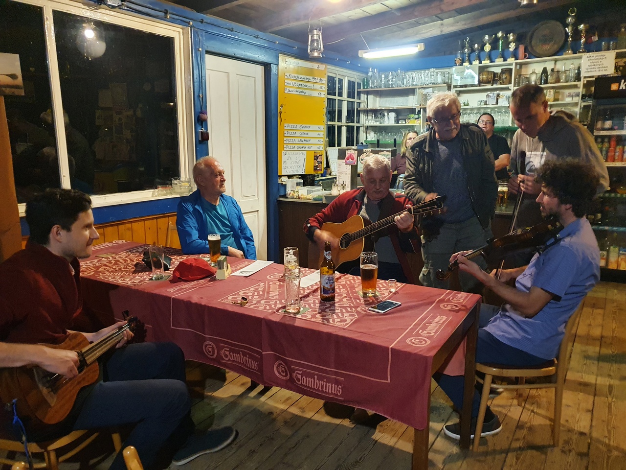 Jamming with Los Alimentos in Ostende | Photo: Loes van Schaijk