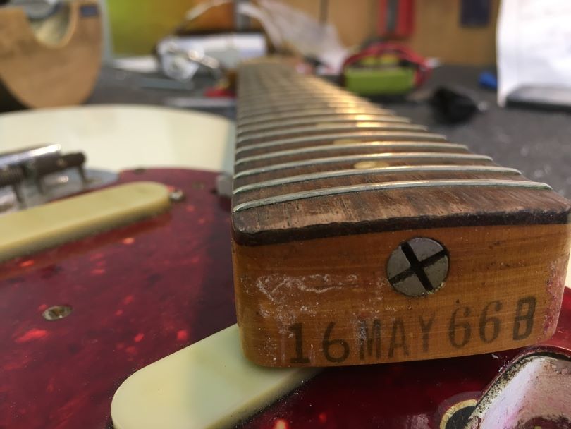 Maple neck with rosewood fretboard from 1966.