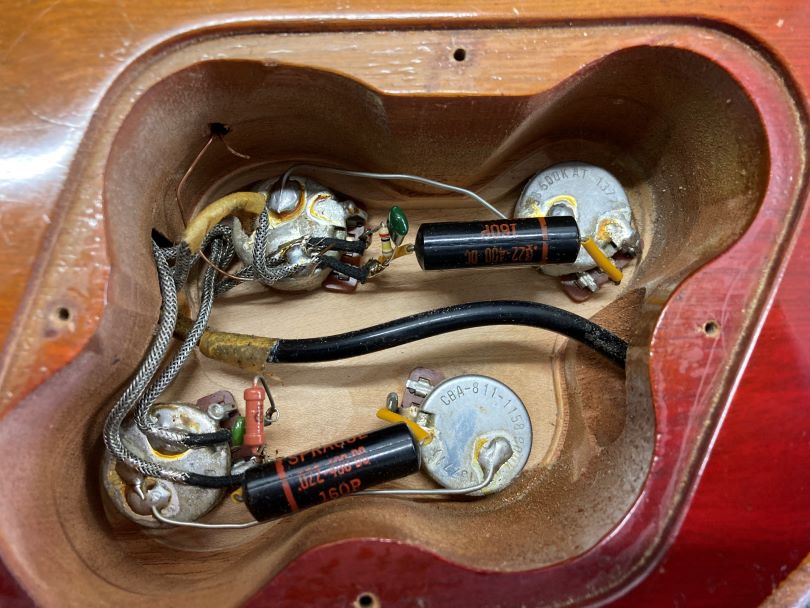 Wiring of Gibson Les Paul