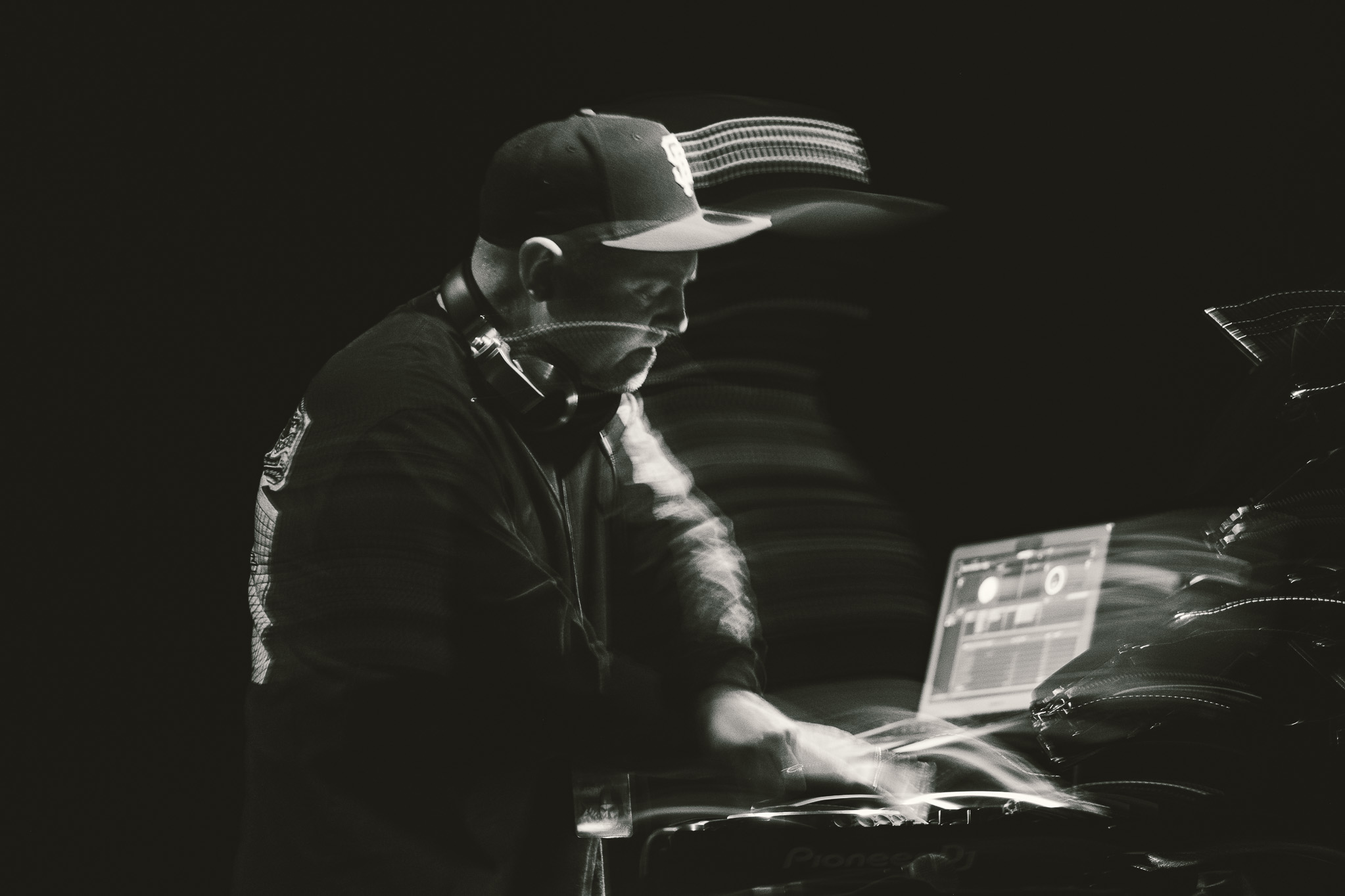 Joshua Paul Davis, aka DJ Shadow, at the Roxy Club, Prague | Photo: Filip Kůstka / Fource Entertainment