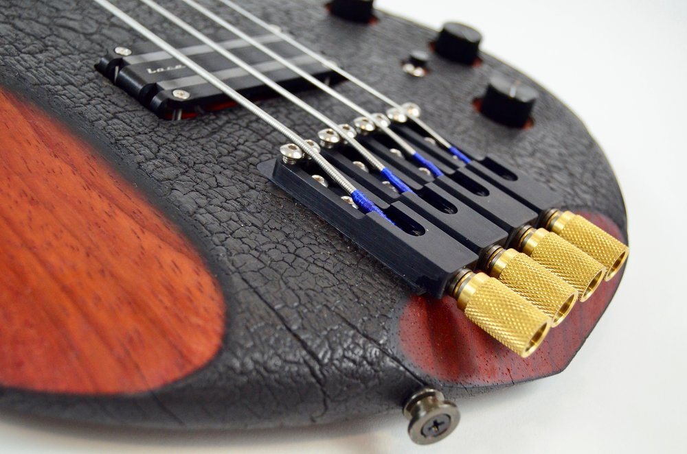 Unconventional finish and hardware from a 3D printer. | Photo: Web sankeyguitars.com