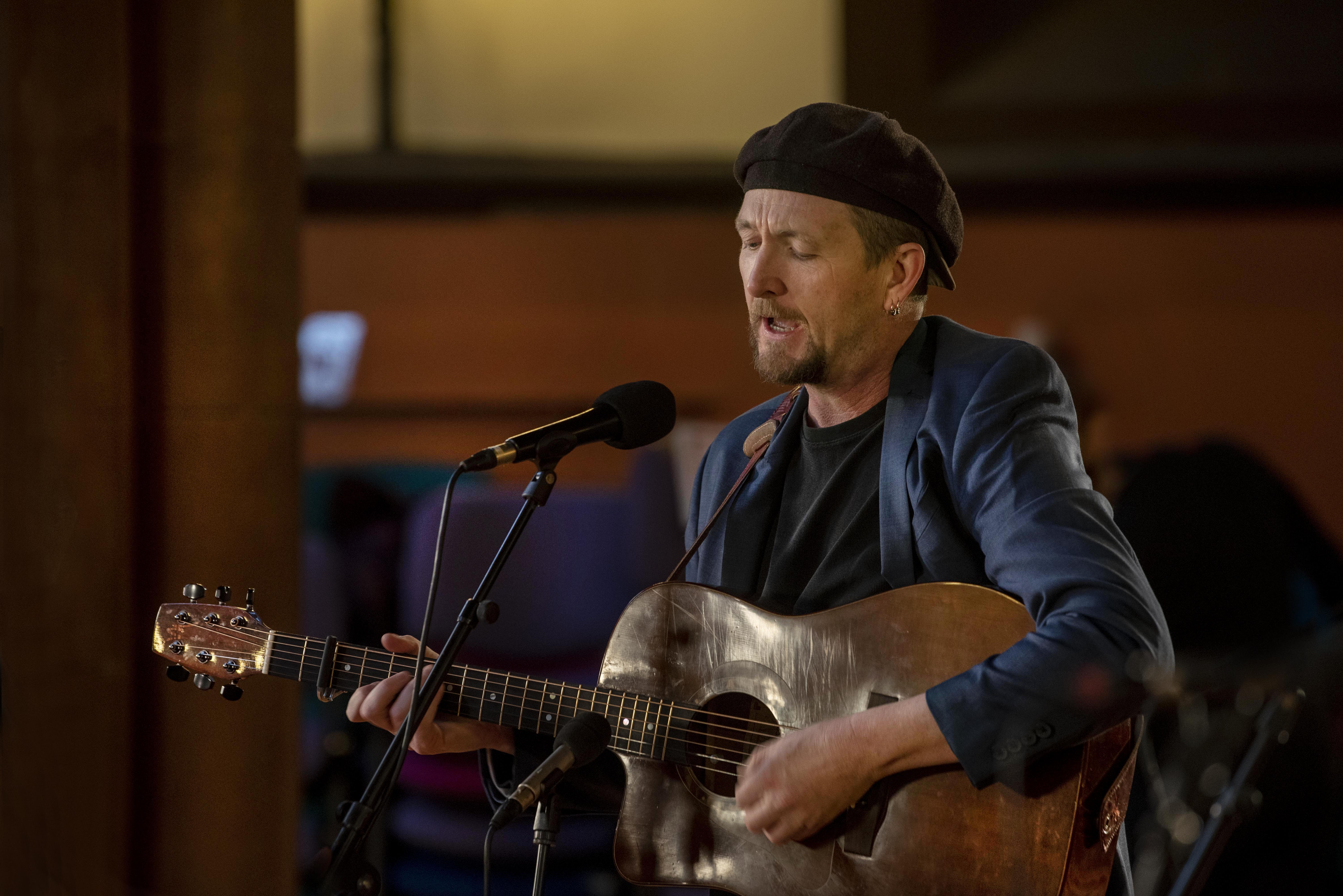 J. Doyle playing custom guitar by K. Muiderman, North Dakota | Photo: J. Doyle's press kit