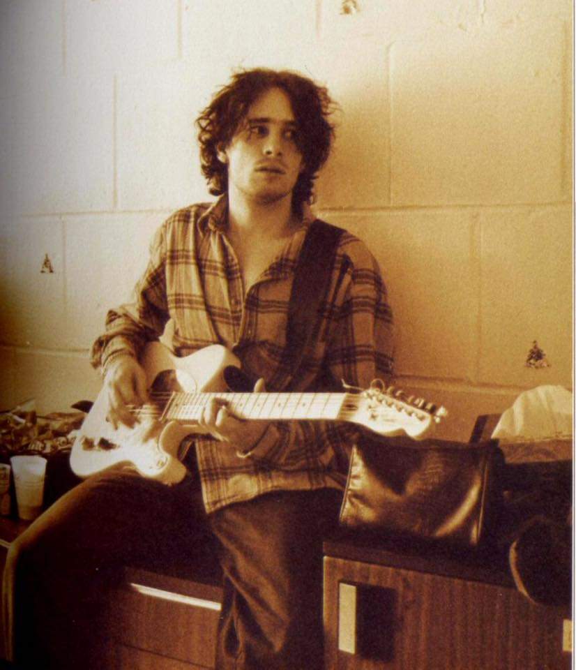 Jeff Buckley with a Telecaster | Photo: Creative Commons