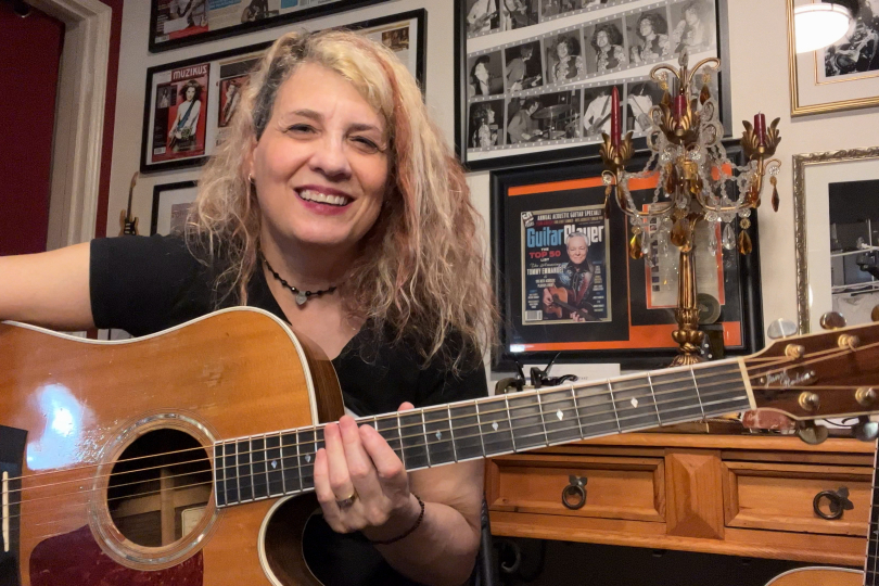 Janet Robin - Percussive Riffs Janet Robin - Percussive Riffs