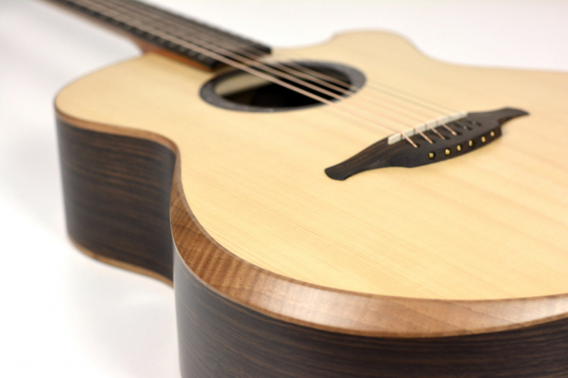 Armrest? I had no idea that such a little something would be so pleasant and comfortable | Photo: Astha guitars Armrest? I had no idea that such a little something would be so pleasant and comfortable | Photo: Astha guitars
