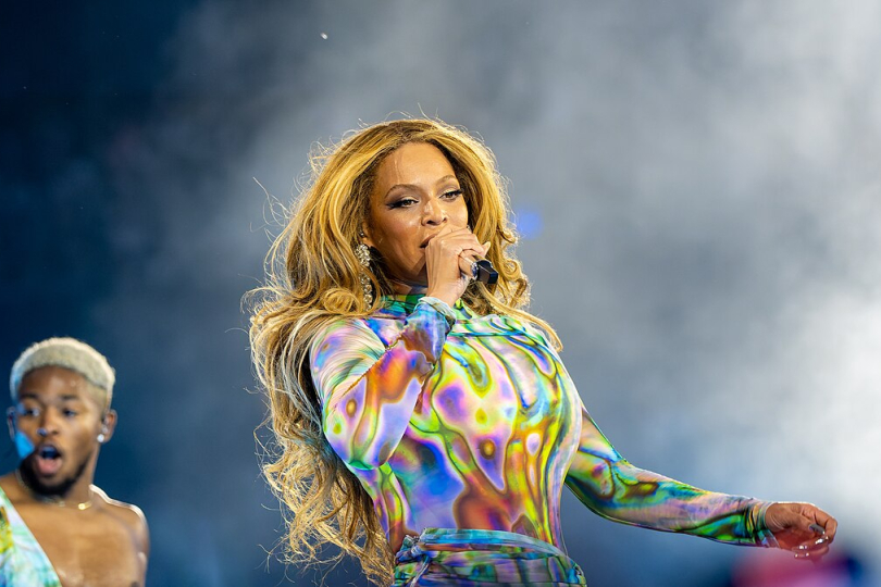 The currently very successful cover version of the song "Blackbird" (with a slightly changed title "Blackbiird") was recorded by the American singer Beyoncé. | Phto: Raph_PH, by CCA 2.0 The currently very successful cover version of the song "Blackbird" (with a slightly changed title "Blackbiird") was recorded by the American singer Beyoncé. | Photo: Raph_PH, by CCA 2.0