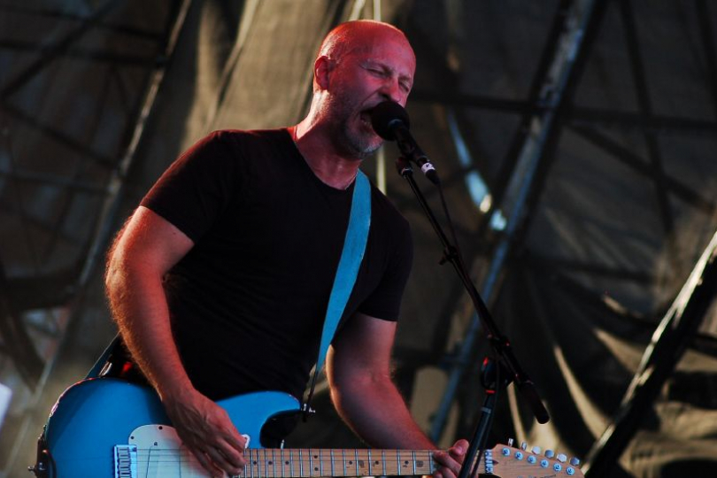 Bob Mould, singer of Hüsker Dü, performing in 2005 | Photo: Angelo Yap (CC BY 2.0)