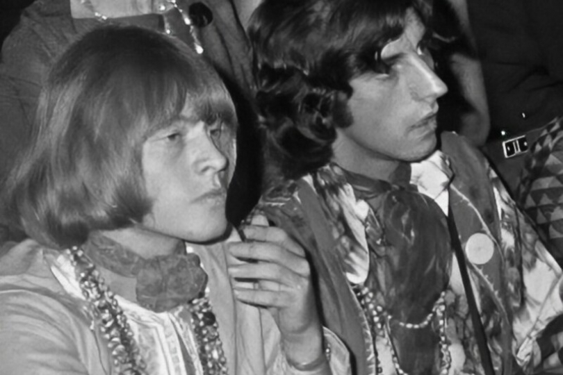 Brian Jones and Michael Cooper in 1967 | Photo: Ben Merk CC BY-SA 3.0