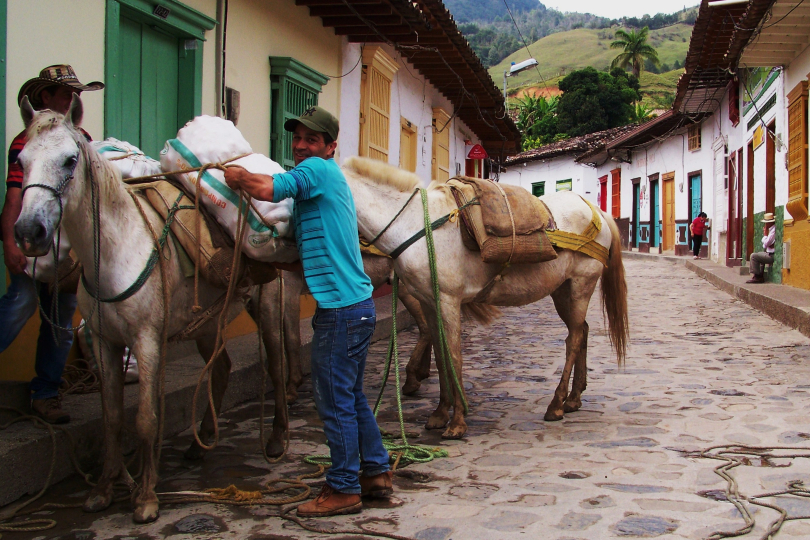 A farmer in a Colombian village. | Photo: Matěj Ptaszek 