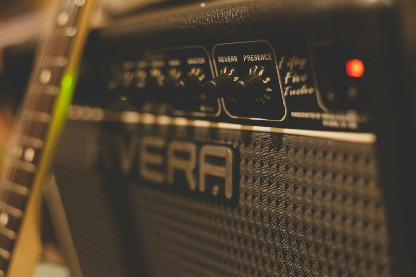 Negative feedback also reduces gain of the amplifier. The well-known "Presence” is frequency-dependent feedback with the possibility of controlling its intensity by turning a knob. | Photo: Ross Papas (Unsplash)