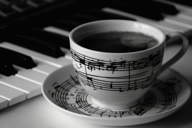 So, let's be honest: who does not have at least one mug with a sheet music pattern at home?| Photo: Lyudmila Izmaylova (flickr)