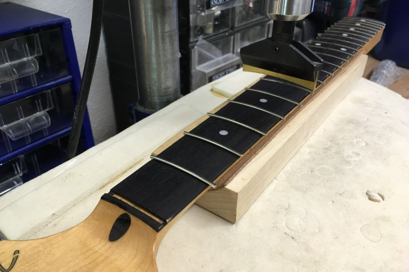 How to polish guitar frets - Vintage Japan Guitars