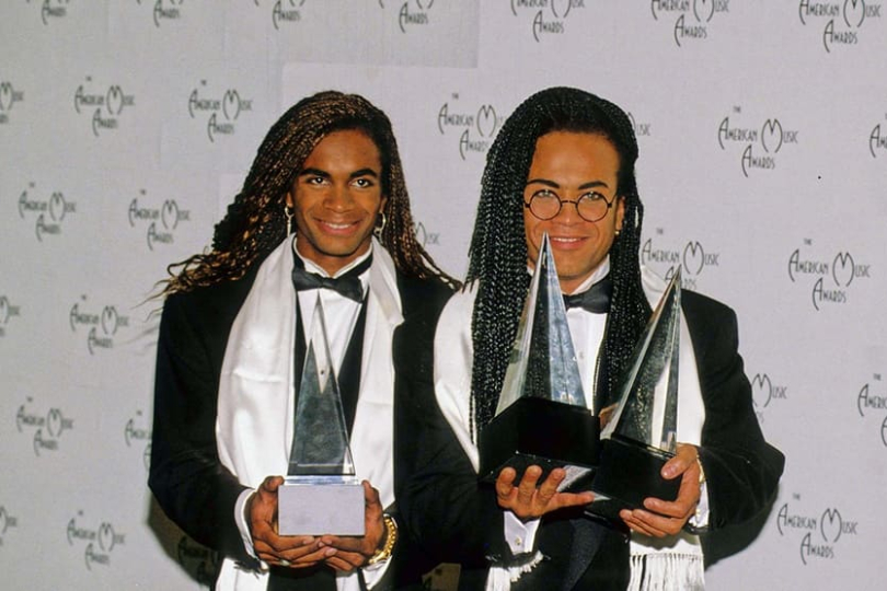 Milli Vanilli took it to the extreme in the nineties with a shameless complete playback where they didn't even sing. | Photo: Globe Photos / Mediapunch / Shutterstock