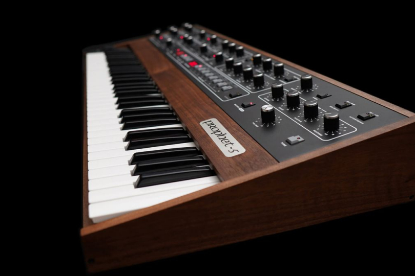 A side shot of the Prophet-5 | Photo: Creative Commons