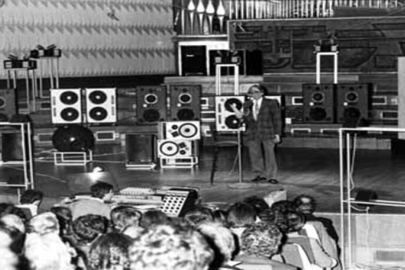 Schaeffer presenting the Acousmonium, designed for tape playback | Photo: Semitransgenic (CC BY-SA 3.0)