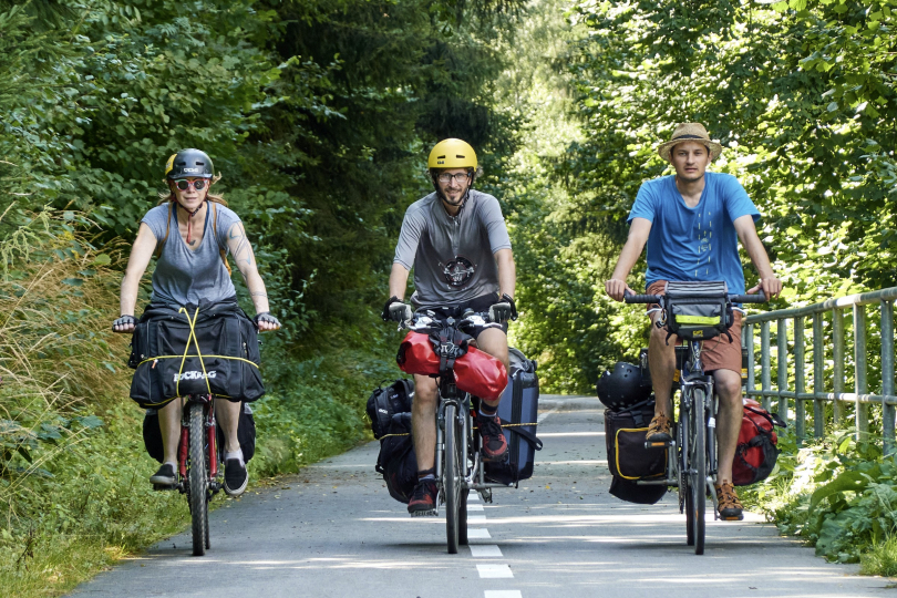 What’s more “folk” than going on tour by bicycle? | Photo: Štěpán Obdržálek