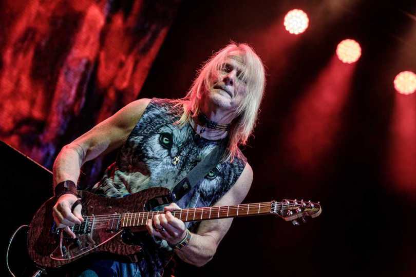 Steve Morse skilfully controls the volume of each note with his right pinky finger during his solos. | Photo: Mark Ellis