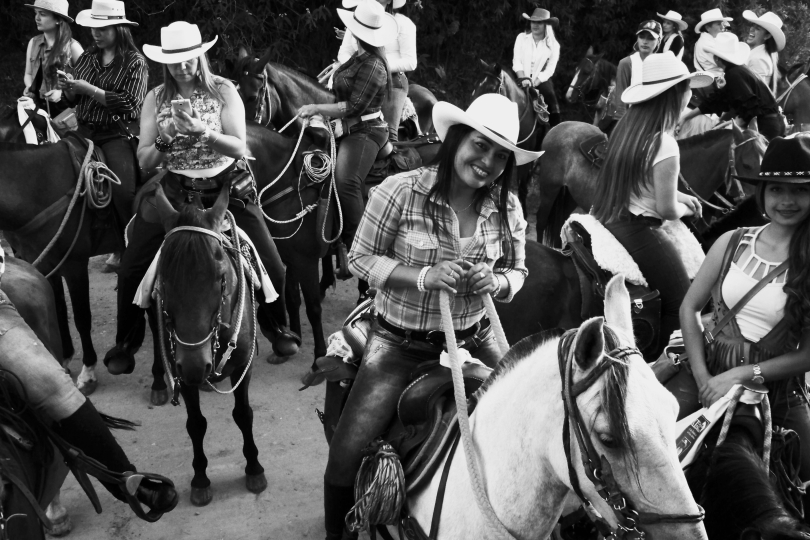 Colombian women. Near Medellín. | Photo: Matěj Ptaszek