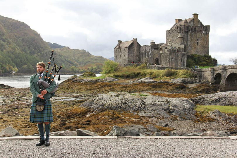 We assume that bagpipes come from Scotland, don't we? However, archaeological findings suggest that the Hittites were playing bagpipes as early as 1000 BC. | Photo: Wallpaper Flare