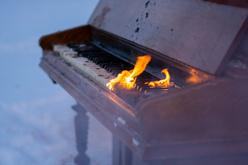 When you stop exhausting yourself by sweeping problems under the rug and battling yourself – and instead take the trash out of the basement and examine it –the path from burnout back to music doesn't have to be so thorny. | Photo: Unsplash