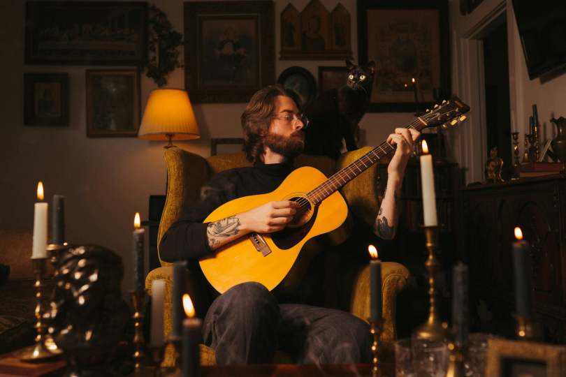 If you’re tempted to record acoustic covers, it’s worth investing time in fine-tuning a visually appealing environment, proper mic and lighting setup. I Photo: Isaac Macdonald on Unsplash If you’re tempted to record acoustic covers, it’s worth investing time in fine-tuning a visually appealing environment, proper mic and lighting setup. I Photo: Isaac Macdonald on Unsplash