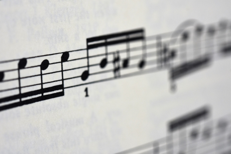 Not everyone is able to learn to read music. Even in music, there is dyslexia, where you simply can't translate a symbol on paper into the notes you play. | Photo: Mike Castro Demaria (Unsplash)