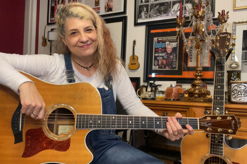 Janet Robin—fingerpicking with a driving bass