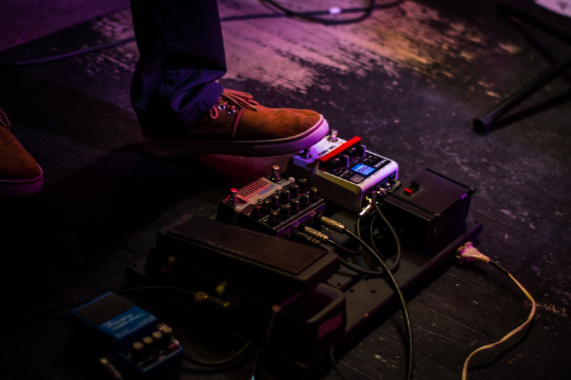 While bassists and keyboardists also make use of them, it’s fair to say pedals are usually found under the feet of a guitarist. I Photo: Creative Commons