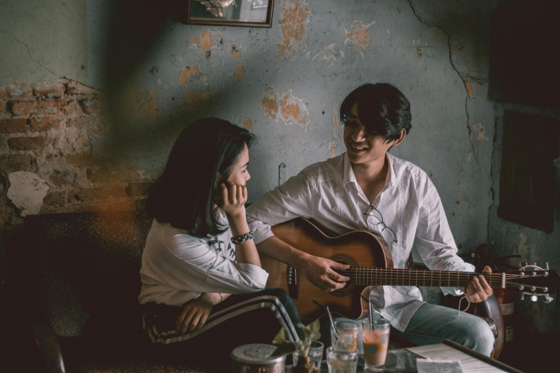 Every note you play should enhance the singer's voice, not compete with it. I Photo: Creative Commons Every note you play should enhance the singer's voice, not compete with it. I Photo: Creative Commons