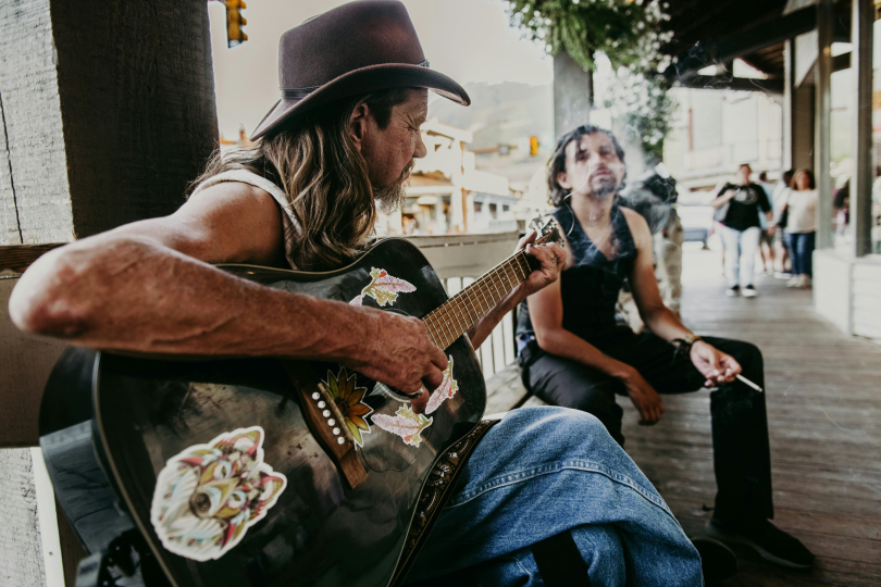 Blues is for true connoisseurs of life and has clearly defined rules. | Photo: Tim Mossholder (Unsplash)