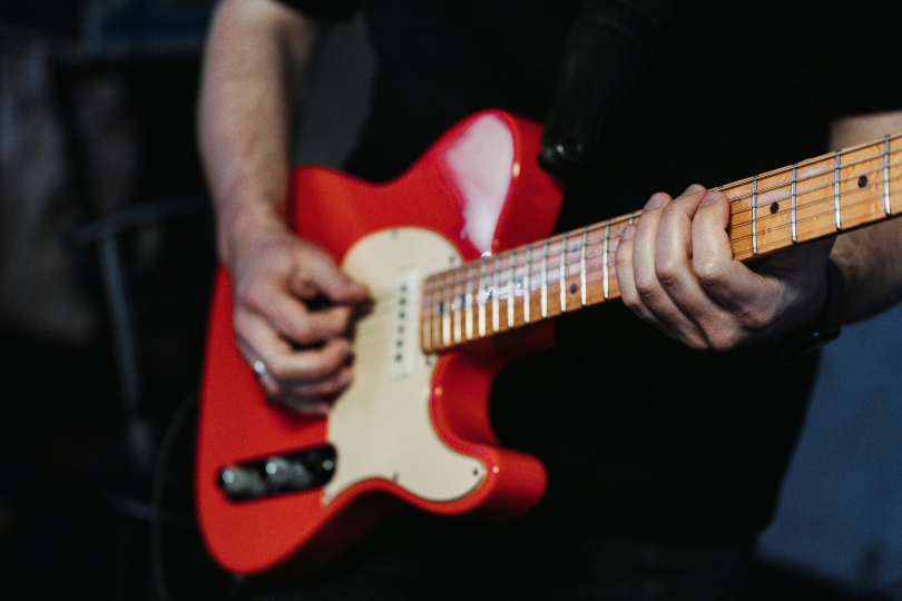 Massive guitar riffs sound much better if you only play the notes that belong there. | Photo: Vitalii Khodzinskii (Unsplash)