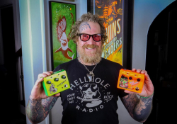 Brent Hinds with Dirty B Hinds pedals | Photo: archive of David Karon