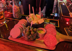 A "borrelplank" for 2 (?!). Dutch beer-snacks: leverworst, cheese, olives and ossenworst. I Photo: Honza Bartošek. 