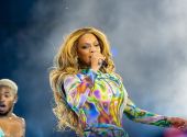 The currently very successful cover version of the song "Blackbird" (with a slightly changed title "Blackbiird") was recorded by the American singer Beyoncé. | Photo: Raph_PH, by CCA 2.0