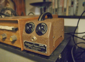 In 1948, DeArmond produced the world's first tremolo guitar effect.