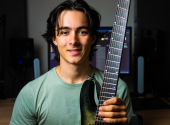 When a metalhead does a guitar cover of a pop song | Photo: author