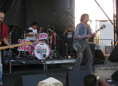 Fear performing on the Warped Tour at the Cricket Wireless Amphitheatre in Chula Vista, California on August 10, 2010. (Credits IllaZilla, CC-BY-SA)