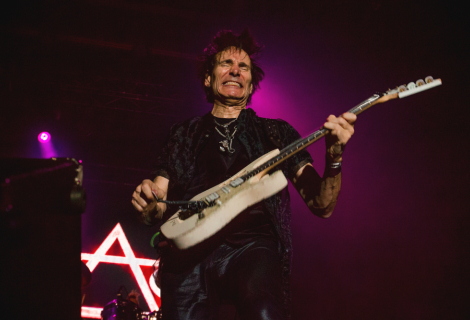 Steve Vai enjoys using the whammy bar to create surreal screams and bizarre sounds to enhance his technically perfect playing. | Photo: Talyn Sherer