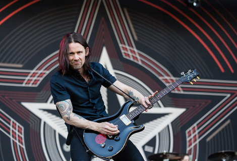 Myles decided to take the rock path compared to his previous acoustic work. | Photo: Alfred Nitsch
