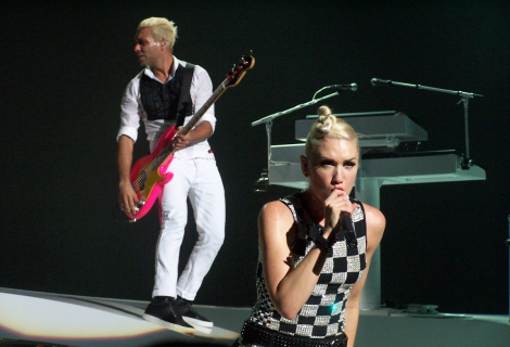 As a response to her breakup with bass player Tony Kanal, Gwen Stefani rewrote the lyrics and gave "Don't Speak" a complete facelift. | Photo: Jim Trottier (CC BY-SA 2.0)