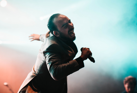 De Staat's frontman Torre Florim during their show at Rock for People festival | Photo: Daniel Válek, Rock for People