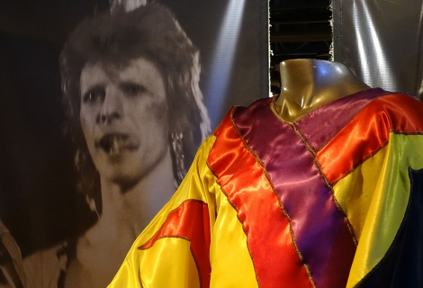 Ziggy Stardust outfit from 1972, Rock & Roll Hall of Fame. | Photo: Adam Jones